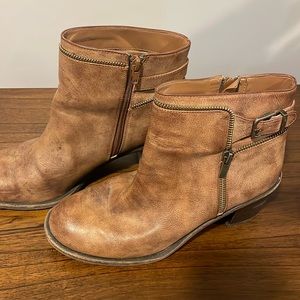 Like new boots. Distressed brown. Size 10